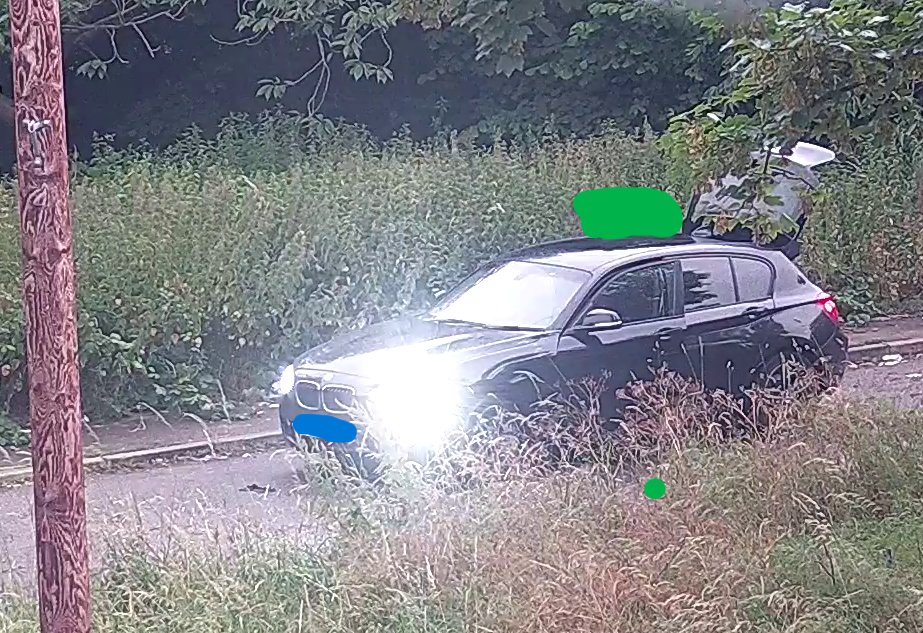 Was this chap trying to make Suttons Drive look nicer by leaving plant pots and a garden statue on the verge or was he #flytipping?
We think fly tipping so called him in for interview and issued him a fine £££
KEEP #WALSALL CLEAN &amp; show #respect for #localcommunities.