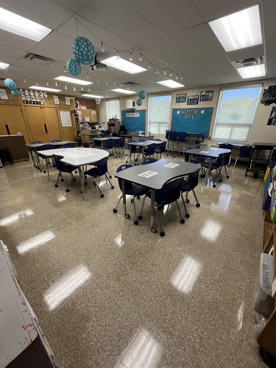 Welcome Back Grizzlies! 🐻 We are thrilled to see everyone today.  Please remember that our opening bell rings at 8:00AM, and staff will be available for supervision on the yard starting at 7:45AM each day.  Lunch 10:45-11:45.  Dismissal 2:30PM Wishing everyone a great first day!