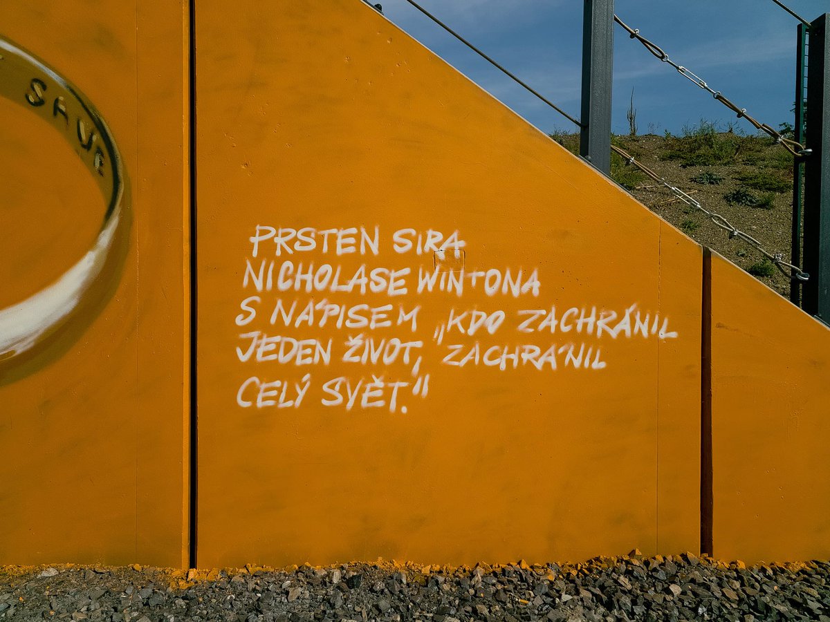Hana Třeštíková (@hankatrest) on Twitter photo Mám radost 🙌 podařilo se nám ve spolupráci se <a href="/Spravazeleznic/">Správa železnic</a> připravit mural připomínající statečné činy Nicholase Wintona v novém průchodu v Holešovicích. Mural pro Prahu 7 zrealizovala umělkyně Toybox.
🩵 Díky za tyhle radosti komunální politiky a přijďte se podívat. Mám radost 🙌 podařilo se nám ve spolupráci se <a href="/Spravazeleznic/">Správa železnic</a> připravit mural připomínající statečné činy Nicholase Wintona v novém průchodu v Holešovicích. Mural pro Prahu 7 zrealizovala umělkyně Toybox.
🩵 Díky za tyhle radosti komunální politiky a přijďte se podívat.