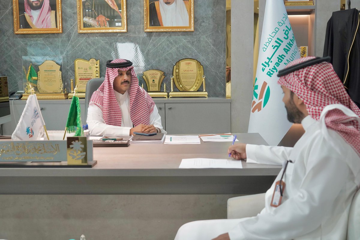 m_riyadk's tweet photo. 🗒️ | اجتماع 

رئيس البلدية أ. محمد النفيعي يستقبل مدير اداره الصحة السكانيه أ. سعد مدحل الحربي 
وتم مناقشة برنامج تقييم الاحتياجات الصحية المجتمعية التابعه للمحافظة .

#أمانة_منطقة_القصيم #بلدية_رياض_الخبراء https://t.co/wLZiMYU6Mb
