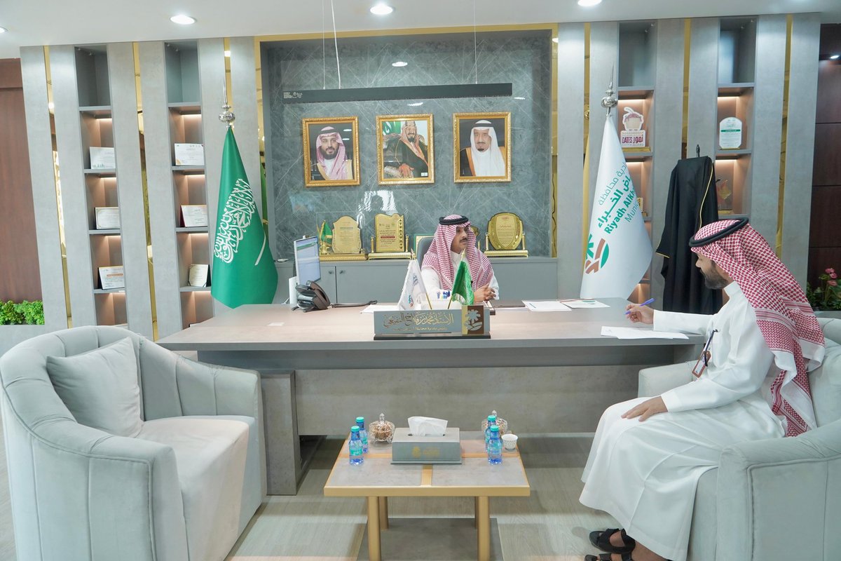 m_riyadk's tweet photo. 🗒️ | اجتماع 

رئيس البلدية أ. محمد النفيعي يستقبل مدير اداره الصحة السكانيه أ. سعد مدحل الحربي 
وتم مناقشة برنامج تقييم الاحتياجات الصحية المجتمعية التابعه للمحافظة .

#أمانة_منطقة_القصيم #بلدية_رياض_الخبراء https://t.co/wLZiMYU6Mb