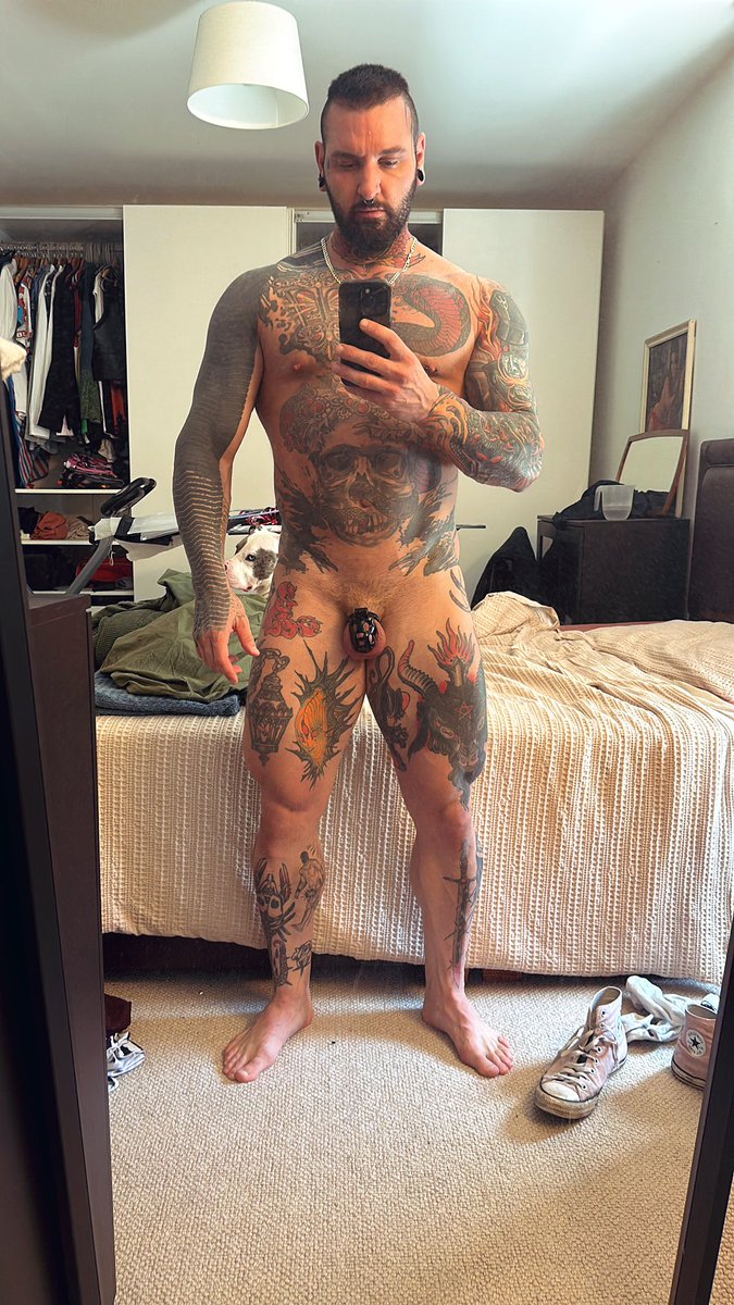 teddy_bryce's tweet photo. Big boy, little nub https://t.co/EzhiDdQqTK