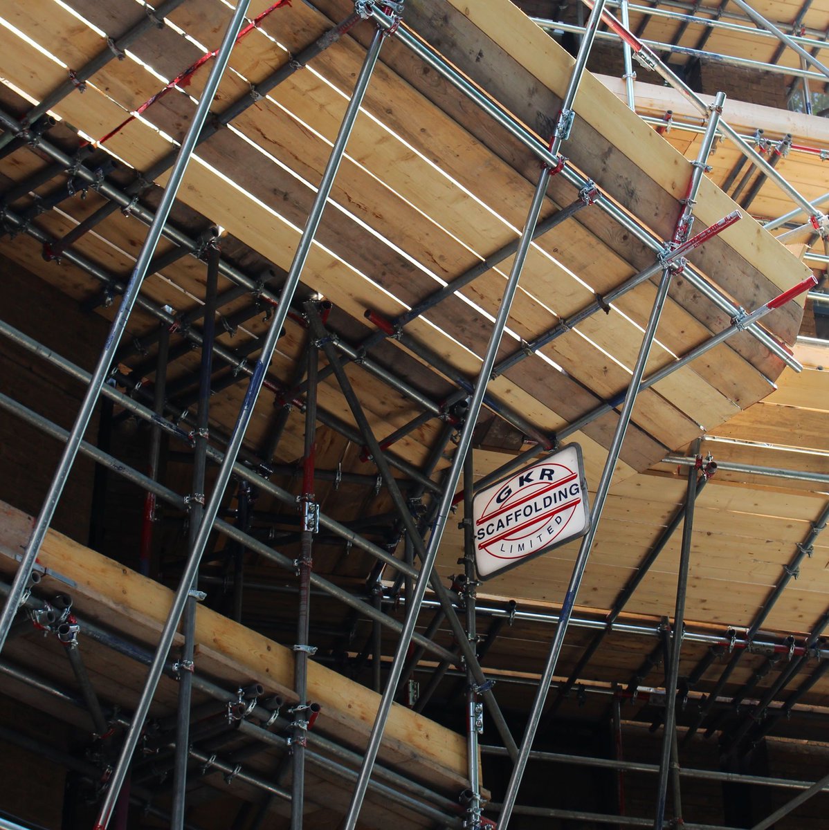 We do what we can to keep London safe whilst we are working on projects. 

That's why the use of protection fans is crucial to limit the risk of falling objects and materials to protect the public❤️ 💙 

#WeAreGKR #BetterFuture #Construction #Scaffold #London