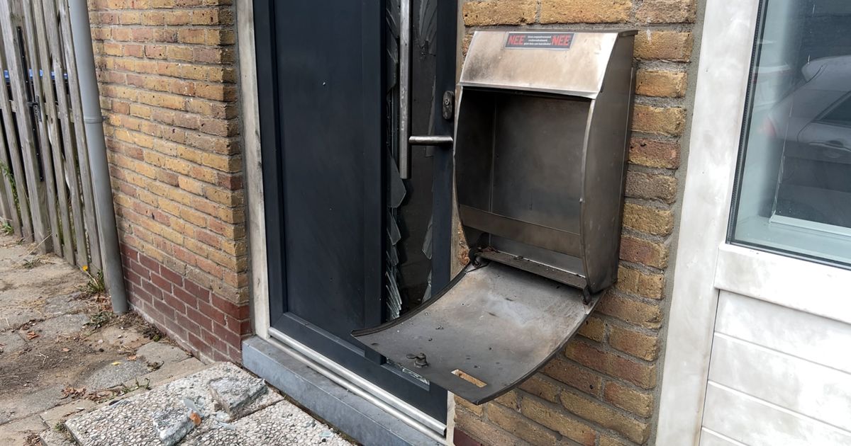 InUtrecht030's tweet image. Man in Vianen krijgt nepagenten en bom voor de deur: 'Laat mij met rust, ik heb niets van jullie' dlvr.it/TCmKYB