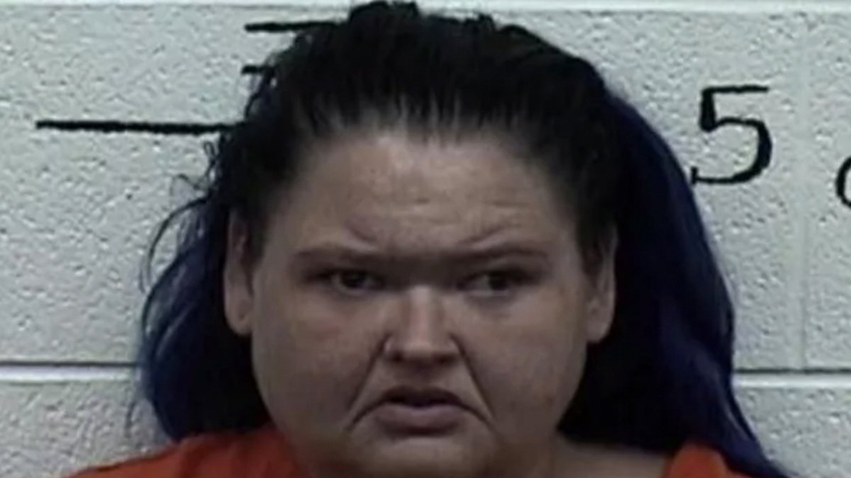 COUPSLEADER's tweet photo. '1,000-Lb. Sisters' Star Amy Slaton Busted for Drugs, Child Endangerment: "1,000-Lb. Sisters" star Amy Slaton spent Labor Day behind bars after a camel bite at a Tennessee zoo led to an arrest for alleged possession of illegal drugs -- and allegedly putting a child in danger.… https://t.co/BQt6bBgWhN
