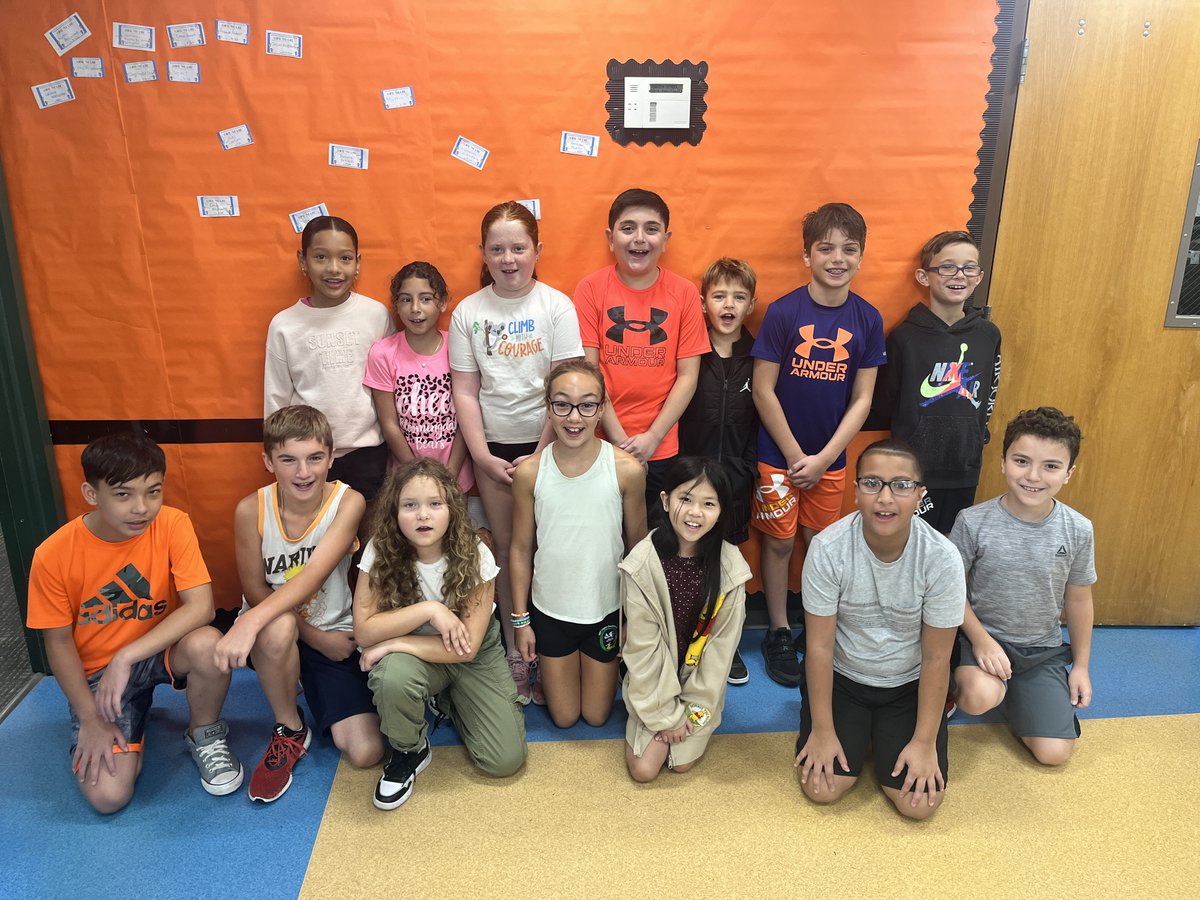 District 10 encourages all of our students to live "Above the Line."  This includes taking responsibility for their actions, being kind, being accountable, and taking ownership of their choices. 

📷: Congrats to the Franzen students that were recognized during the month of