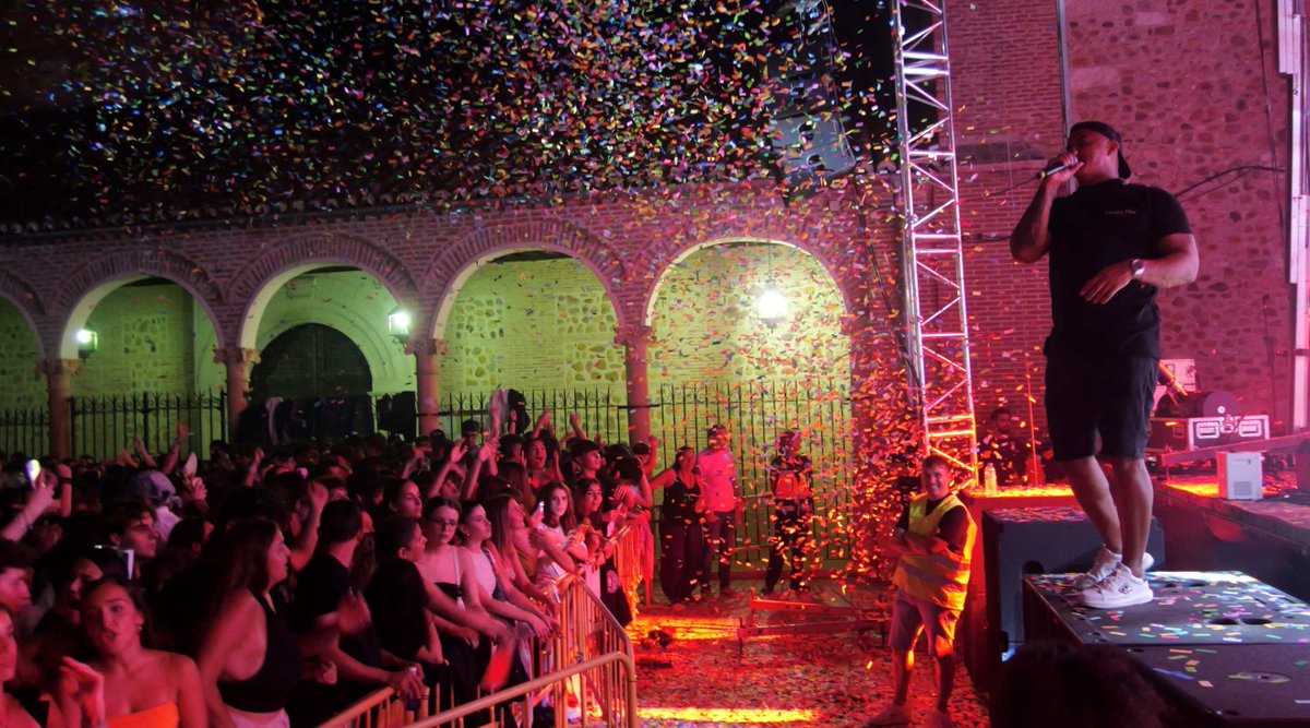 Henry Méndez Arrasa en las Prefiestas de Alovera: Miles de Asistentes en la Plaza Mayor via <a href="/Guadared_info/">Guadared</a> <a href="/Alovera_en_red/">Ayuntamiento de Alovera</a> <a href="/henrymendez_/">Henry Mendez</a>
👉guadared.com/henry-mendez-a… #Alovera #Prefiestas2024 #HenryMéndez #GuadaRed