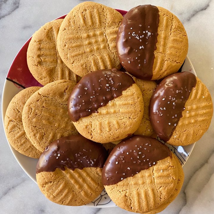 Peanut Butter Cookies
dipped or plain?