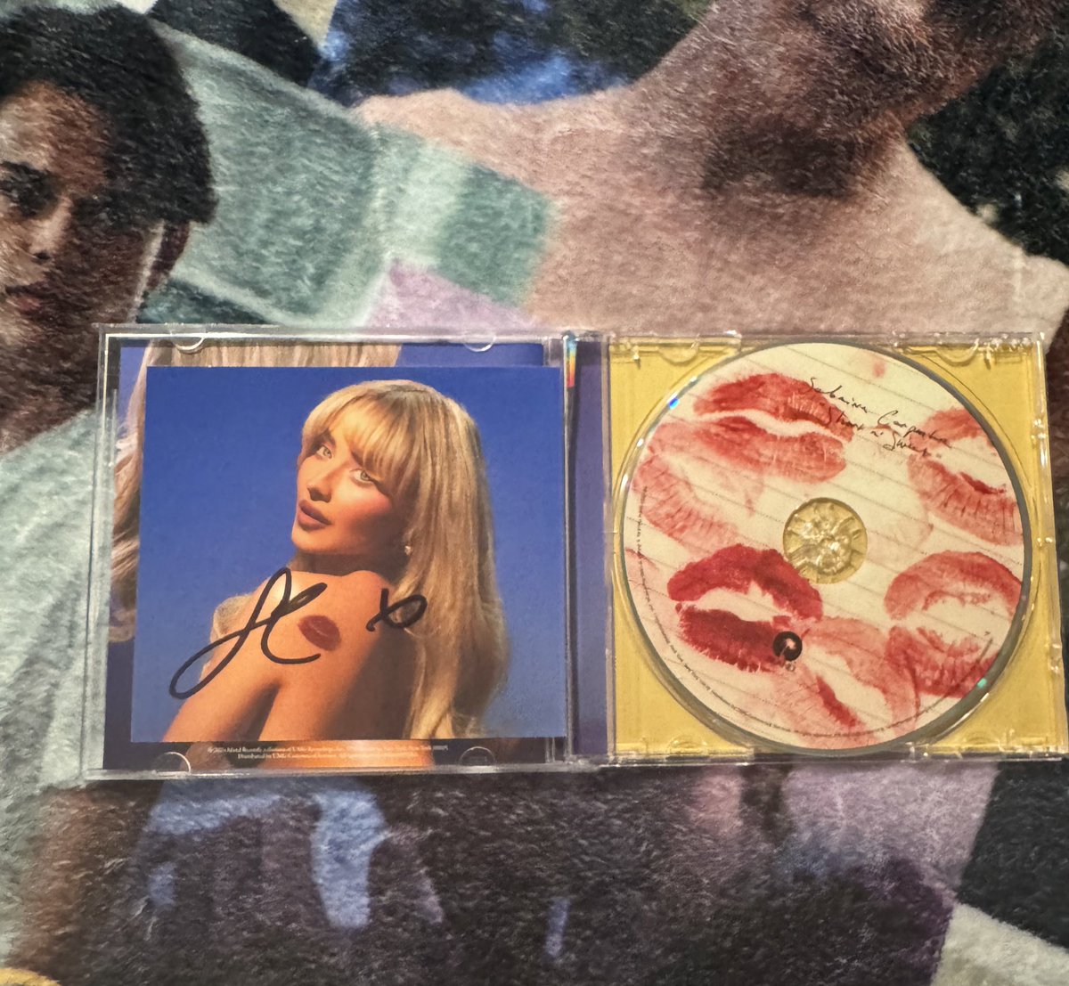 invisiblelexxx's tweet image. Hi! Giving away a signed Sabrina Carpenter CD only thing is it came cracked so I’m sorry about that but otherwise it’s perfect and beautiful.

Rules:
Comment fav song from album
Retweet+like
Follow me if not🫶🫶

Thank you all and good luck!!!!!💙💙💙