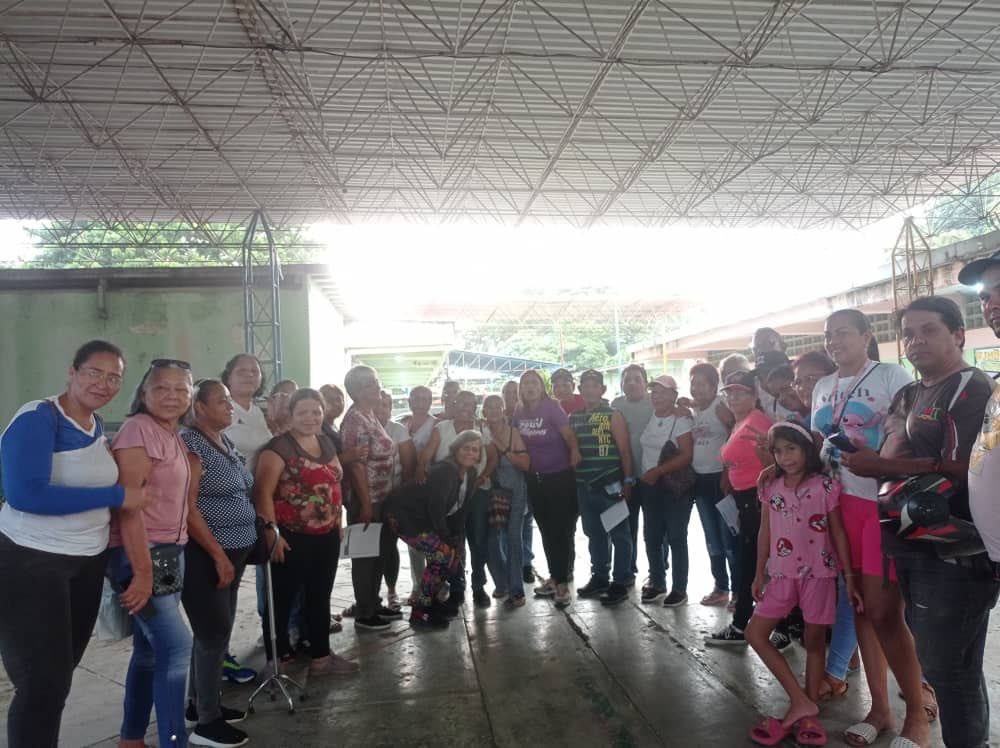 Jornada de acompañamiento en la comuna GRAN CACIQUE COROPO  02/09/2024
Participacion 46
líderes de base poder popular  comunidades. 
⁦<a href="/NicolasMaduro/">Nicolás Maduro</a>⁩ ⁦<a href="/ConCiliaFlores/">Cilia Flores</a>⁩ ⁦<a href="/dcabellor/">Diosdado Cabello R</a>⁩
