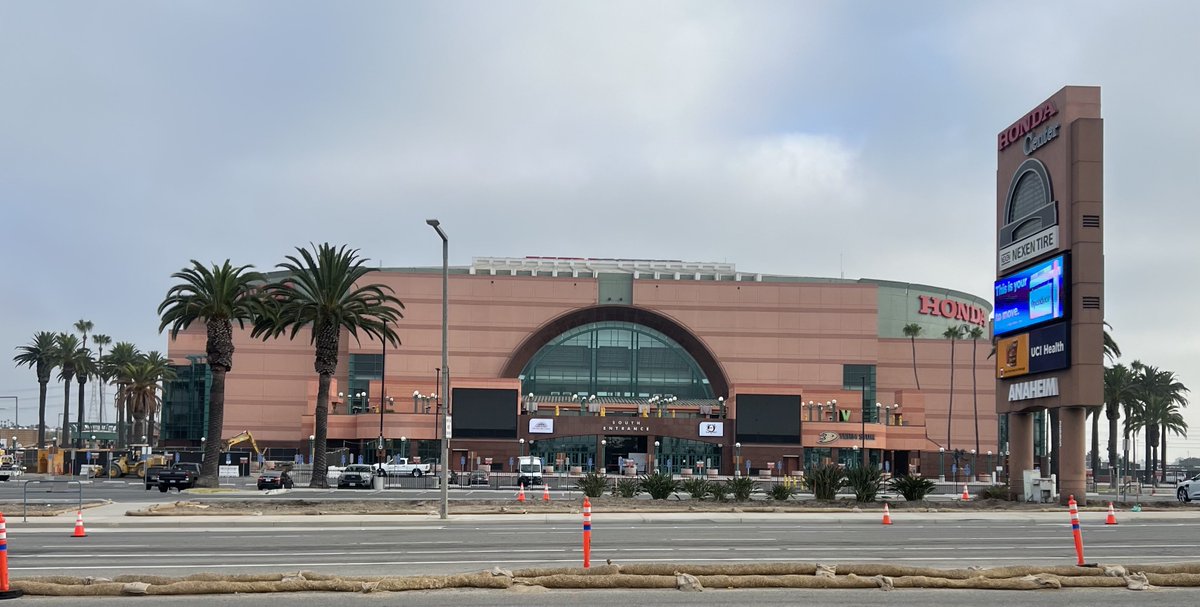 DucksNPucks's tweet image. #IsItOctoberYet ? 🦆🏒