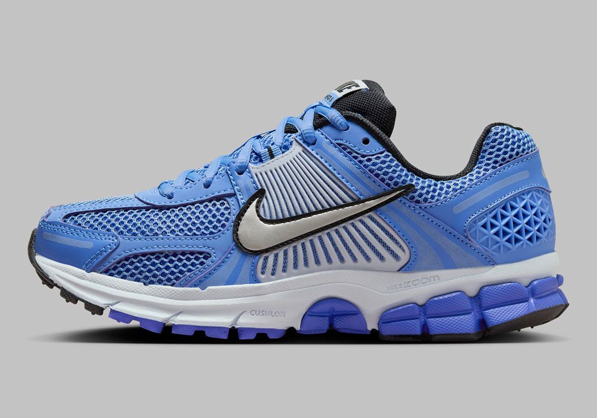 JustFreshKicks's tweet image. Official Look at the new Nike Zoom Vomero 5 “Royal Pulse” 🫐 bit.ly/3QH8v4c