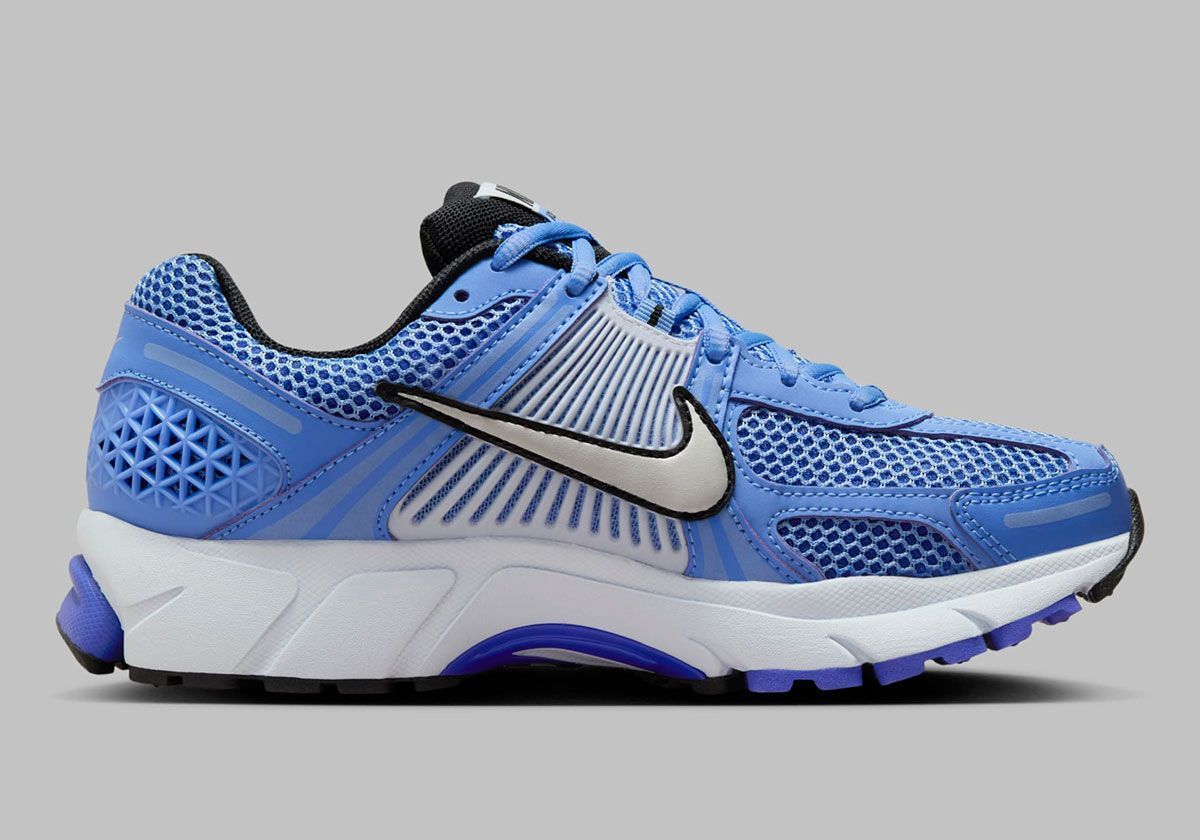 JustFreshKicks's tweet image. Official Look at the new Nike Zoom Vomero 5 “Royal Pulse” 🫐 bit.ly/3QH8v4c