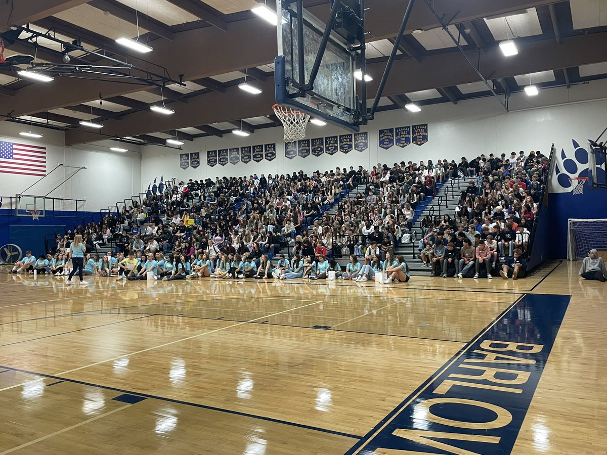 BarlowPride's tweet photo. 460 Freshmen starting their high school career today!!! We are Sam Barlow!!! https://t.co/MZwu5FAcS3