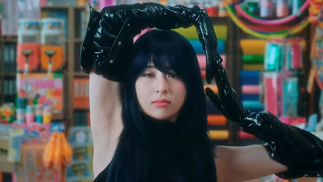 daily yunjin tweet media