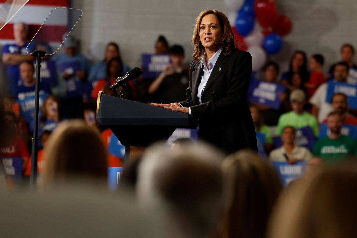 Kamala Harris draws cheers for response to audience member who shouted Trump is "going to jail" dlvr.it/TCmFym