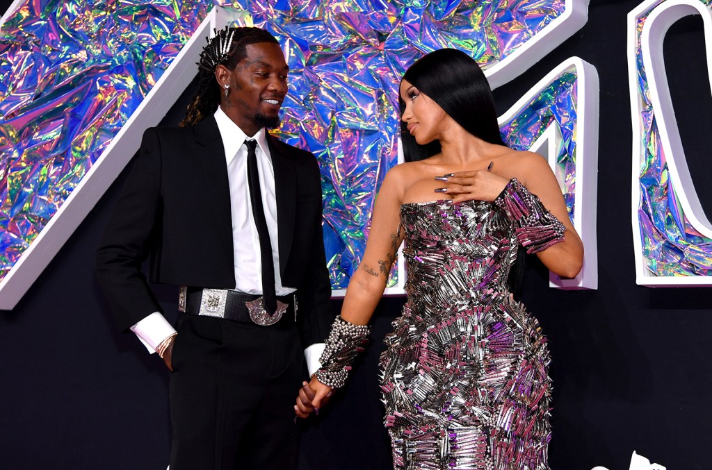 Cardi B and Offset Reunite For Son Wave’s Airplane-Themed 3rd Birthday Party dlvr.it/TCmDtz
