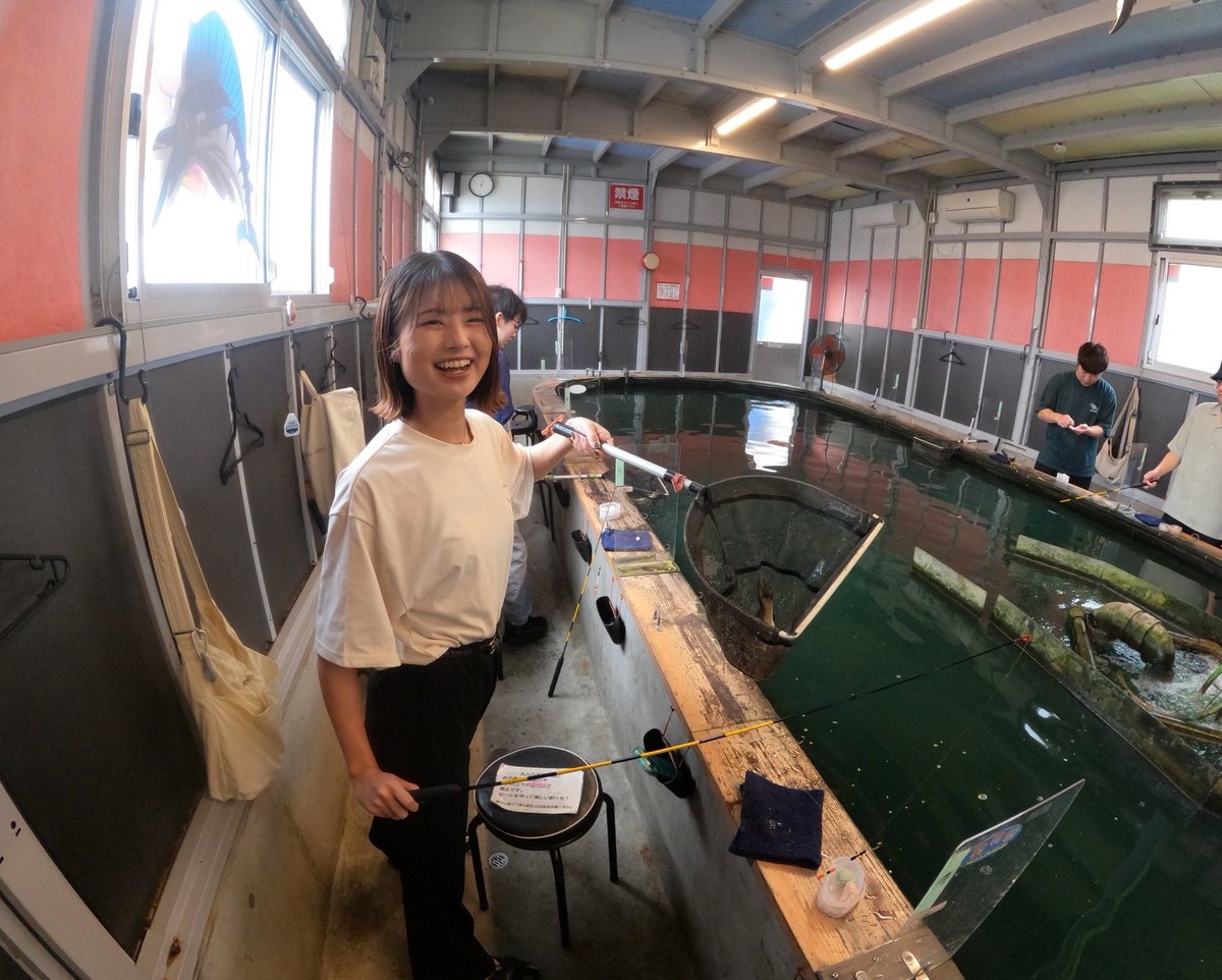 saaa607814's tweet photo. 釣りサー楽しいのでおすすめだよー！
興味本位で入った釣り知識ゼロの私でもめちゃくちゃ楽しめました✨

釣り堀の店員さんいい人すぎた😂代表いっぱい写真撮ってくれてありがとう😉

@myu_fishingclub https://t.co/5utLZZ5DCZ