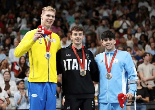 DelDifusora's tweet photo. Iñaki Basiloff hizo historia y sumó otra medalla luego de su primer oro en los Juegos Paralímpicos 2024: Luego del bronce en lanzamiento de bala y taekwondo, el neuquino se subió a lo más alto del podio en 200m medley SM7 En una jornada histórica para el… https://t.co/I2Pb5KUrE9 https://t.co/kJN5O6T3me