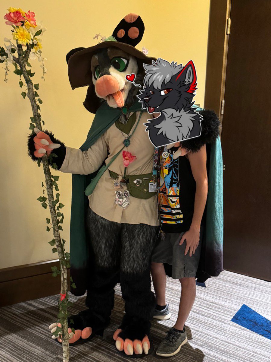 originally wasn’t going to go to megaplex but ended up being convinced by friends and was so happy i did. thank you so much to all of the wonderful people i met and got to hang out with! you all are what makes this fandom special 🐺❤️