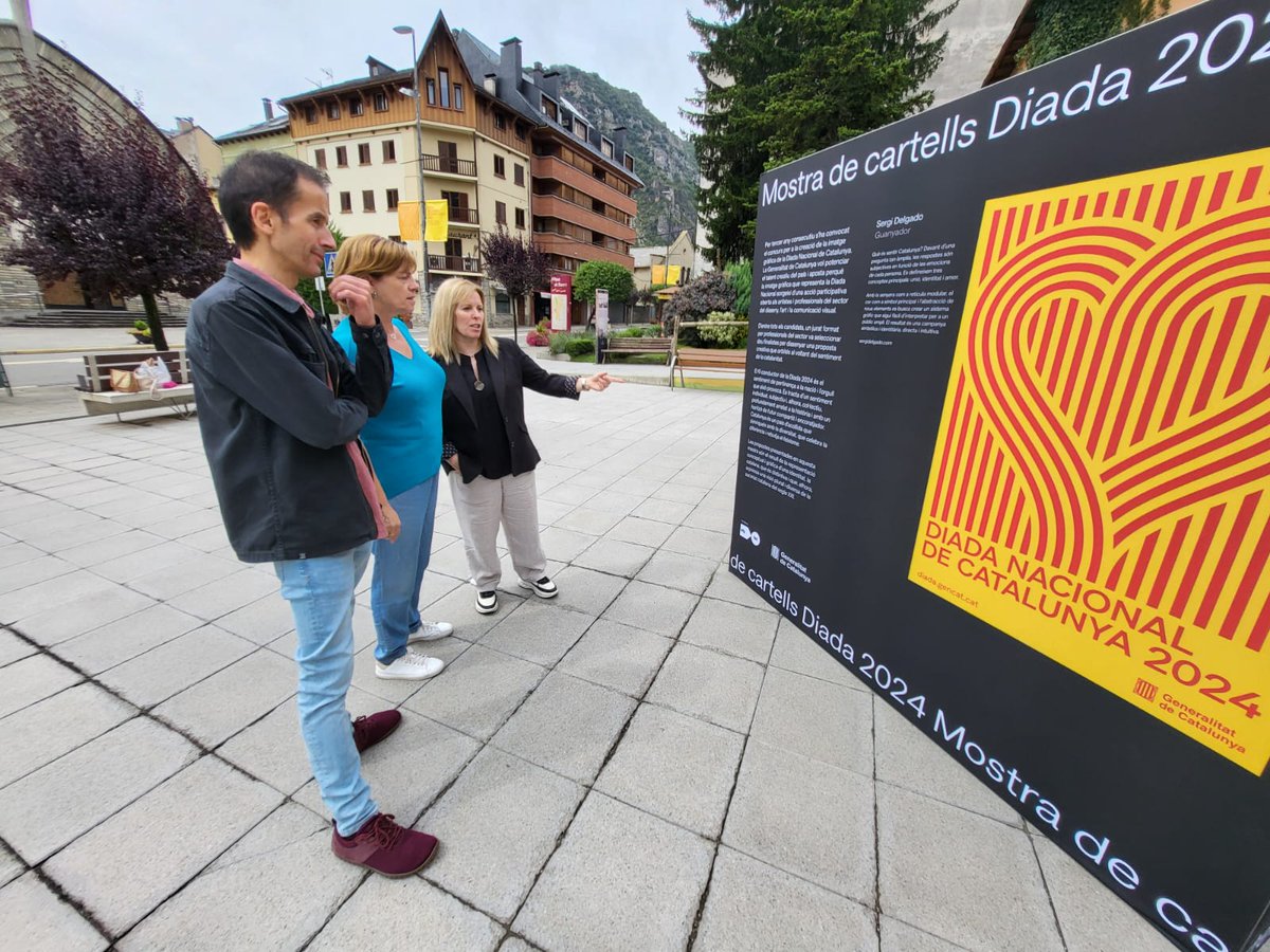 govpirineuiaran's tweet photo. Des d'avui podeu veure al Pont de Suert una mostra amb les propostes finalistes del concurs per a la creació de la imatge gràfica de la #Diada2024

📍 La trobareu davant de la Sala de la Confraria Nova de Sant Sebastià

🔗 Més informació: https://t.co/DezaWaEKfM https://t.co/fwl8VJ7zLI