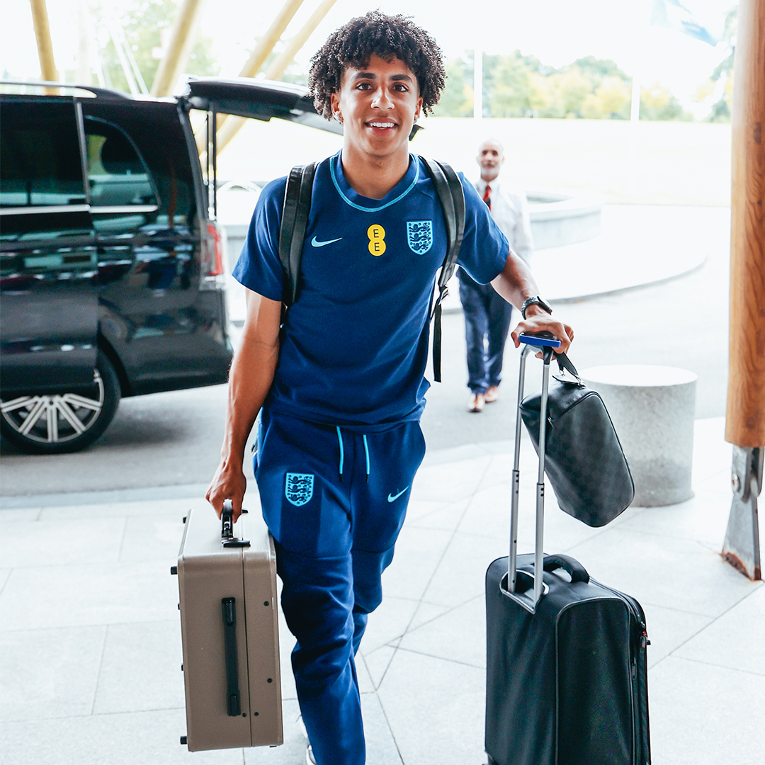 ManCity's tweet photo. 👋🏴󠁧󠁢󠁥󠁮󠁧󠁿 https://t.co/E20wrYTR0x