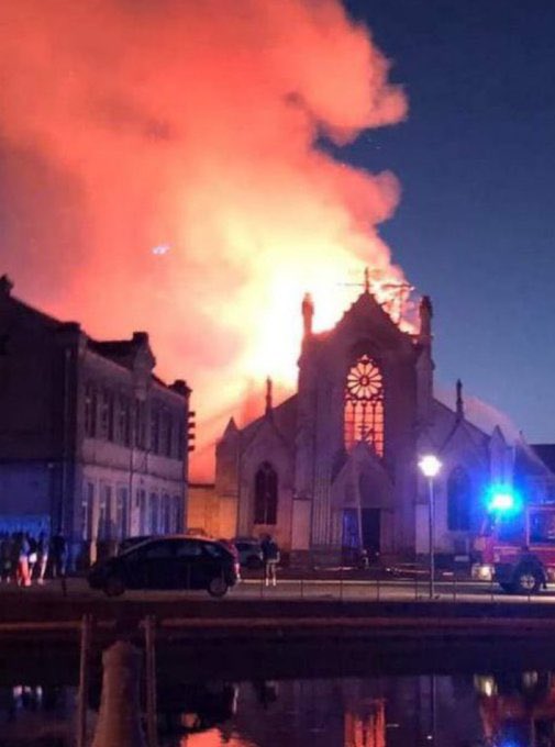 🇫🇷⛪️ FLASH | Un certain "Mehdi Benbouzid" a été accusé par plusieurs internautes d’avoir brûlé l'église de Saint-Omer dans le Pas-de-Calais. En réalité, le principal suspect est Joël Vigoureux, un multirécidiviste condamné 25 fois, qui a déjà tenté de brûler une quinzaine