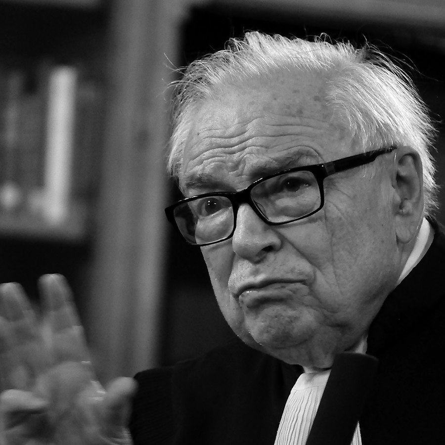 L’ENM salue la mémoire de Me H. LECLERC, immense avocat, infatigable défenseur des droits et libertés. Son éloquence légendaire &amp; son engagement indéfectible pour la #Justice en ont fait 1 figure emblématique du Barreau. L'ENM adresse ses condoléances à sa famille et ses proches.