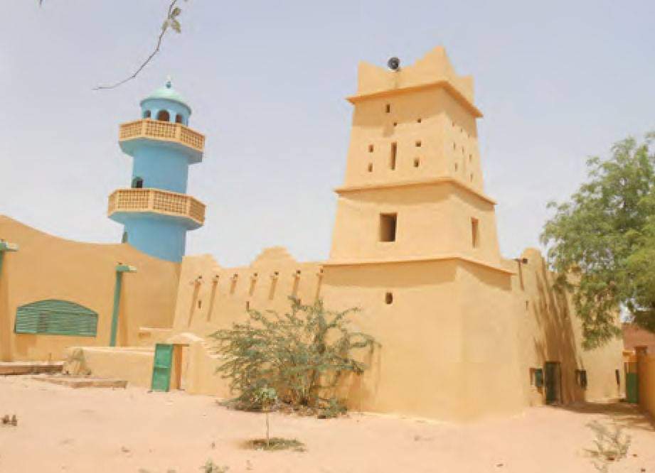 NigerMarche's tweet photo. C'est avec une profonde tristesse que nous appris l'effondrement de la mosquée du Sultanat de #Zinder construite en 1852 par le Sultan de Tanimoune.Cette mosquée,patrimoine culturel au #Niger a été le témoin silencieux des générations et a vu passer tant de saints et de fidèles. https://t.co/lVhQnVPMXF