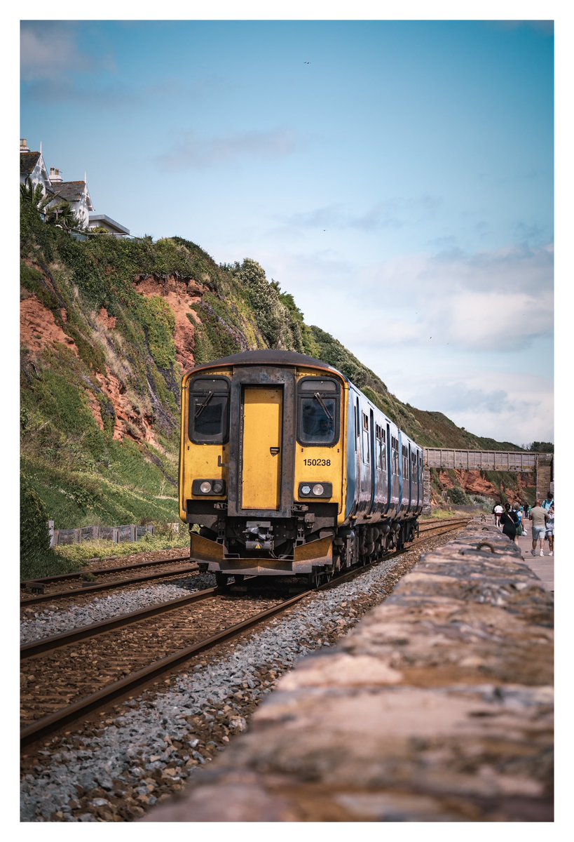 DWattsphotos's tweet image. Picture perfect. 

A class 150 passing the Dawlish Seafront. What more could you ask for. 150238.

@GWRHelp 

#trainspotting #dawlish #class150 #gwr #photograghy #photographer