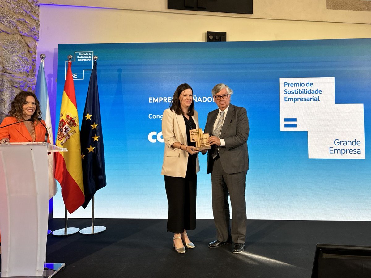 CEG_Galicia's tweet photo. Parabéns aos galardoados nos Premios de Sostibilidade Empresarial, organizados pola Consellería de Emprego @empregogal, da @Xunta. O presidente da #CEG tivo a oportunidade de entregar a #Congalsa o Premio á gran empresa.
Orgullo de #empresas empresarios e empresarias galegas! https://t.co/1nQmq95mus