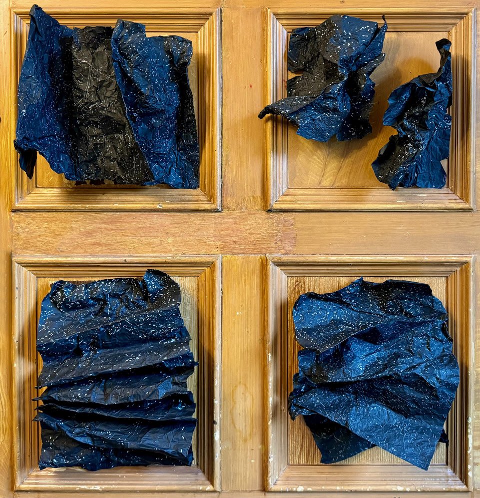 kellycumberland's tweet photo. Vestigium Pulvis [FFoyle] 1-4, 2024 @rosebruford
#art #exhibition #installation #expandeddrawing #practiceresearch #experimentaldrawing #drawingpractice #research-practice #kellycumberland https://t.co/FTw3WobXzu