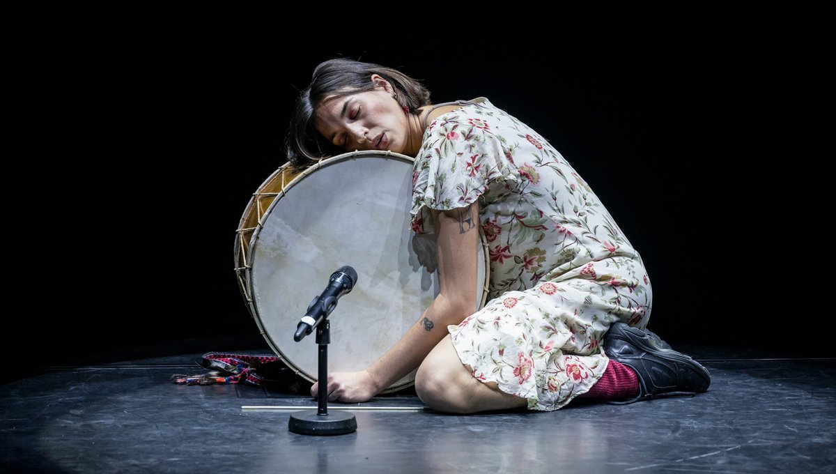 Melisa Diktaş met
The Untamable Creature in a Flowered Dress // Dat wat ontembaar is

Een oneindig gevecht, gevochten door een ontembaar wezen in een bloemetjesjurk.

7 t/m 10 September te zien in De Sloot Amsterdam

Tickets: amsterdamfringefestival.nl/dat-wat-ontemb…