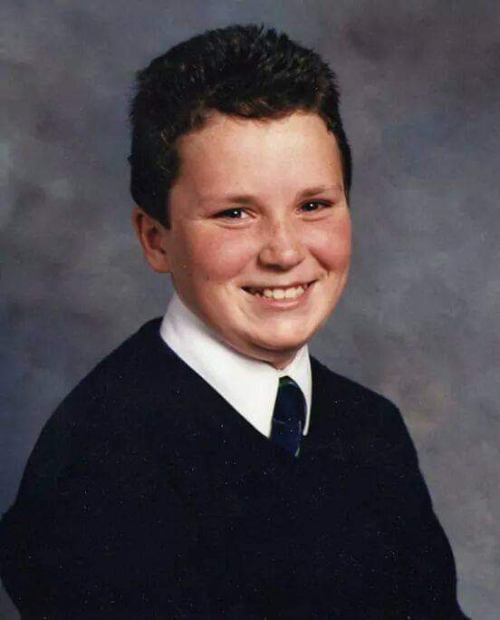 PIEd_PIEper's tweet photo. Thought I'd join the back to School photo Olympics. This is me back when times were simpler, and my hairline didn't look like Murphys from Robocop ๐ข๐
Anyway, we are open!
#wrexham #backtoschool #homemadepies #loadedchips https://t.co/JLDv6Rn8rx