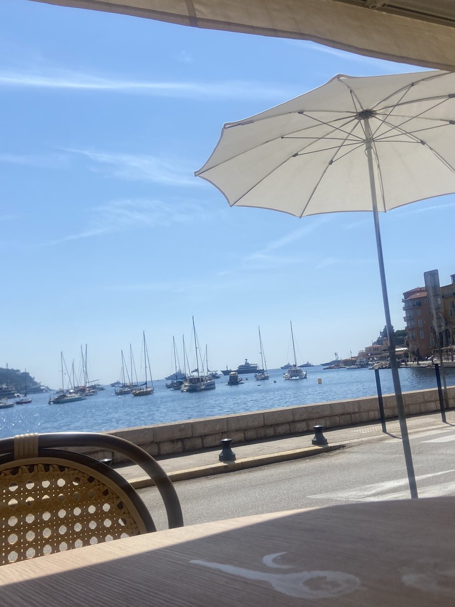 amieebe11's tweet photo. Well needed change of scenery 🇫🇷🌴☀️ https://t.co/Fj77jaJFvu
