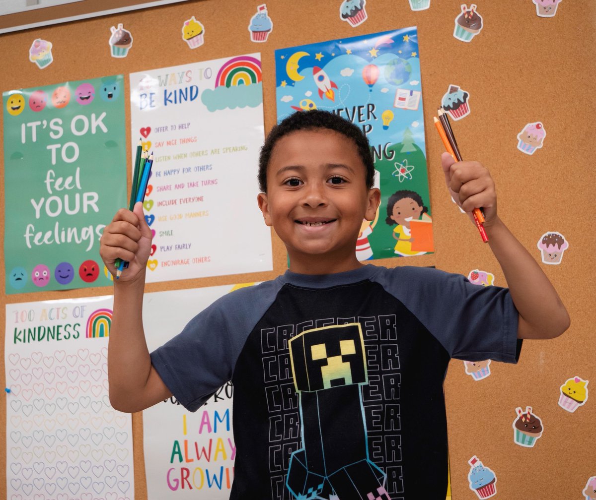 Happy first day of school! 🌞

Our schools are ready to welcome new and returning students for the 2024-25 school year. Wishing all students, families and staff God’s blessing for a healthy and happy year ahead.

Share your first day of school posts with us using #DPCDSBFirstDay.