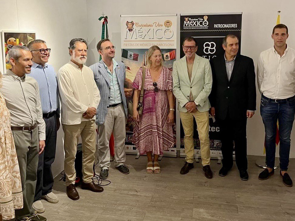 A la presentación de estas importantes actividades acudieron representantes del <a href="/bcn_ajuntament/">Ajuntament de Barcelona</a> y de diversas asociaciones que participan en el festival, como <a href="/MEXCATBarcelona/">MEXCAT</a>, <a href="/LaBiblioenred/">La BiblioMusiCineteca</a>, <a href="/F_ArteContraVio/">Fundación Arte Contra Violencia</a>, <a href="/mexicobailabcn/">MéxicoBaila</a> y #VilaCatch 
2/