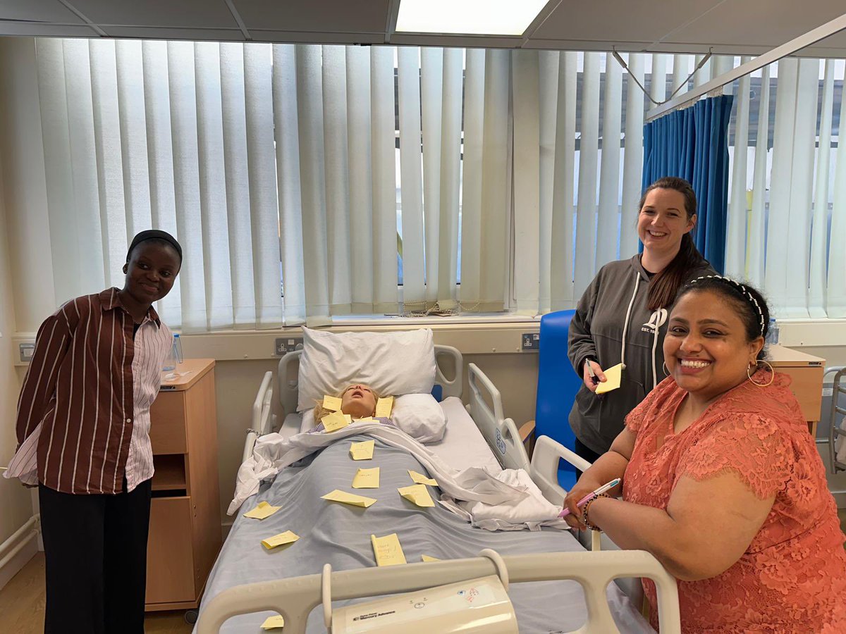 The other day we teamed up with our neighbours again,  D2 on a pacing themed simulation day. Special thank you to SpR Georgios and Nicky, Trainee Advanced Critical Care Practitioner who were a huge support and helped create a true MDT approach! 🫀🌟
<a href="/SotonHEARTS/">Southampton Sim</a>
