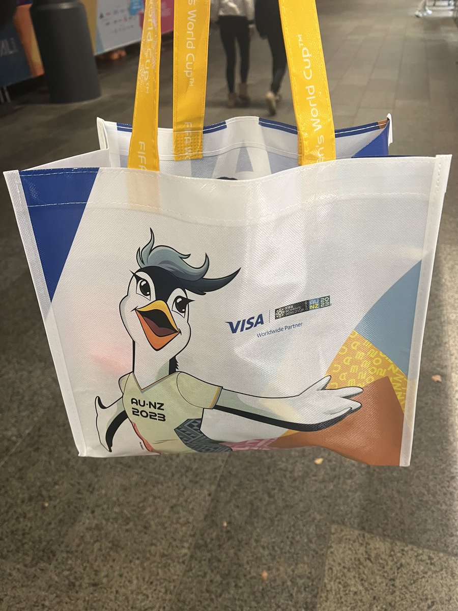 kevantan_11's tweet image. When I first got some stuff at the FIFA store at the Fan Festival, the vendor retailer randomly gave me the reusable bag with Tazuni on it

#FIFAWWC #FIFAWWC2023 #WWC #WWC2023 #FIFA #BeyondGreatness #AUNZ23 #australia #newzealand #tazuni #mascot #fifastore #mascotplush #headwear