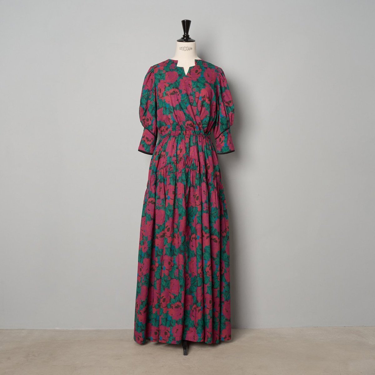 9/12放送「クラシックTV」で鈴木愛理さんが着用されているワンピースは