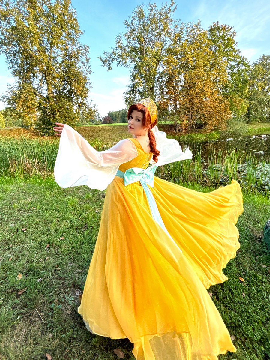 Look like I was out here more than 1 years ago, actually)
So I happy to say that I’m coming back with new cosplays 😏
#anastasiacosplay #princesscosplay
