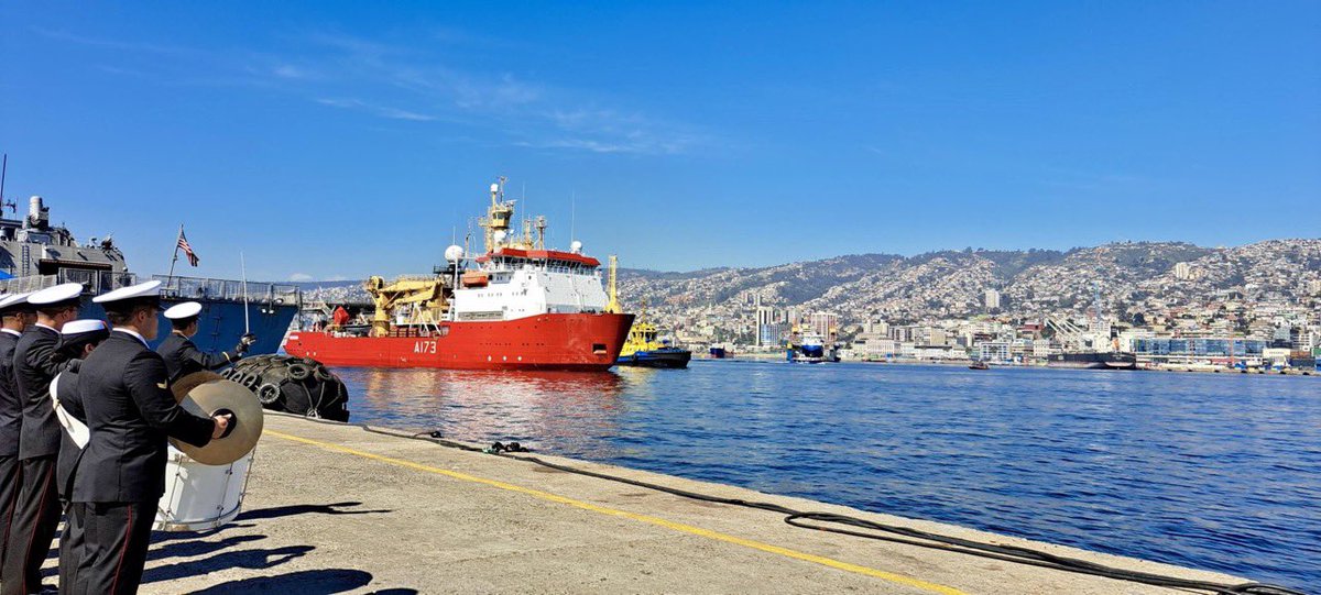 WarshipCam's tweet photo. HMS Protector (A173) Ice Patrol Ship coming into Valparaiso, Chile - posted September 2, 2024 #hmsprotector #a173
SRC: TW-@hmsprotector https://t.co/R15oeTxI92