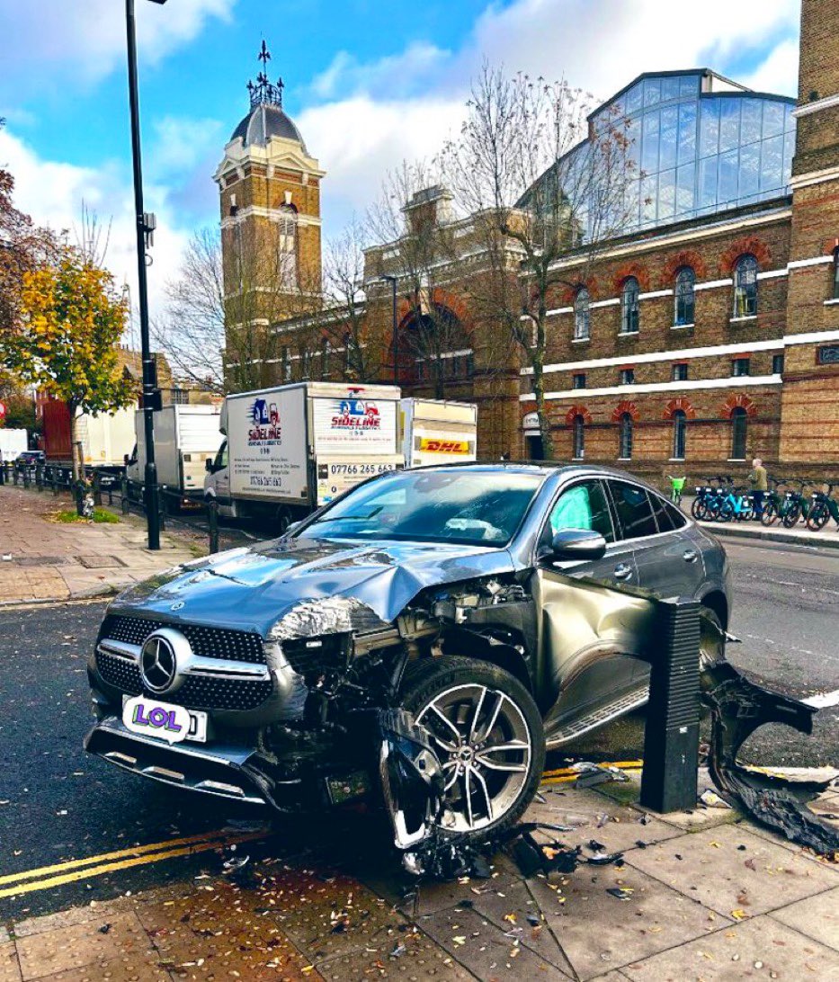 WorldBollard's tweet photo. OPENED UP LIKE A TIN CAN!!!
#WorldBollardAssociation https://t.co/gdA2bHPy0c