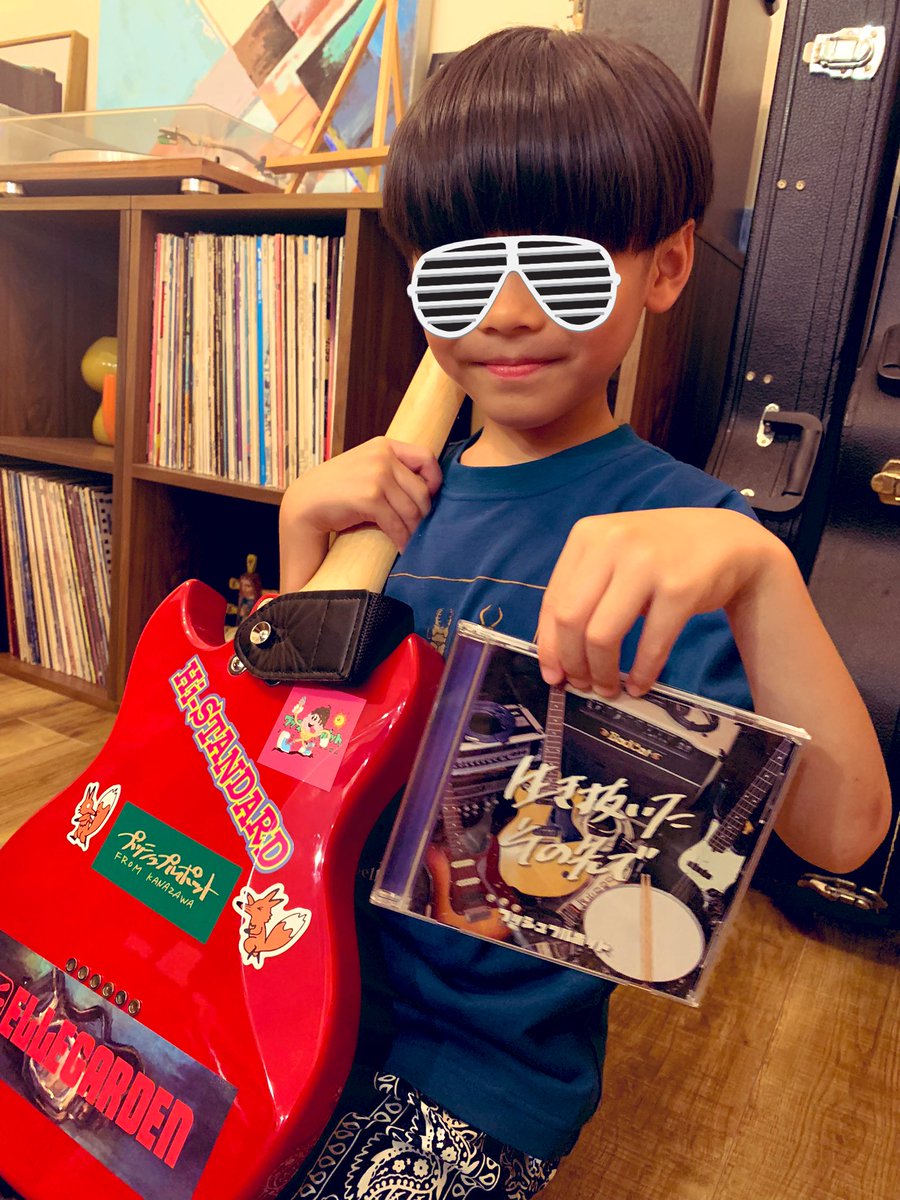 akari6966's tweet photo. 5歳の息子が初めて買ったCD！
ラブシャで買ったCD！
大好きな『生きていけ』が入ってるCD！
一生の財産にしろな！
ありがとう@pushpullpot 

#プッシュプルポット https://t.co/QOeI7jZOlZ