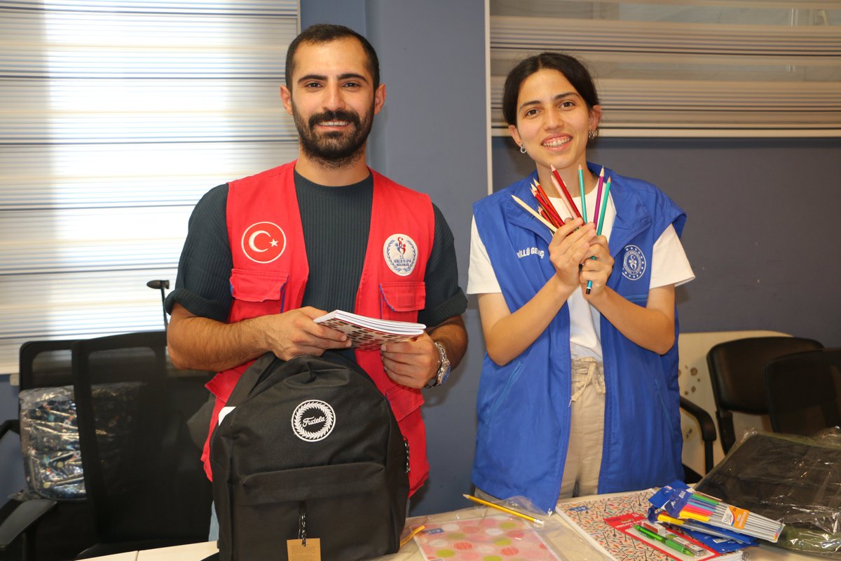 GSB_SakaryaGM's tweet photo. 📍Sakarya Gençlik Merkezi

Okulların başlangıcı öncesi yetim çocuklara dağıtılmak üzere çeşitli kırtasiye ve okul eşyaları #GönüllülükKulübü faaliyetleri kapsamında üzere hazırlanıyor. ✏️📒🥰

#gsbgm
#gönüllülükkulübü
#sendenumutkesmem https://t.co/kAlGX0sQRJ