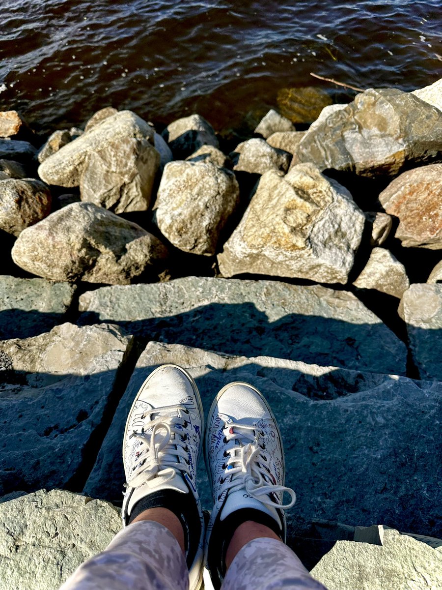Island10's tweet image. A short week. 😃 Just like these rocks and the flowing water below, may each day be both steady and smooth.
💪🏻 
#shortweek 
#getit 
#balance