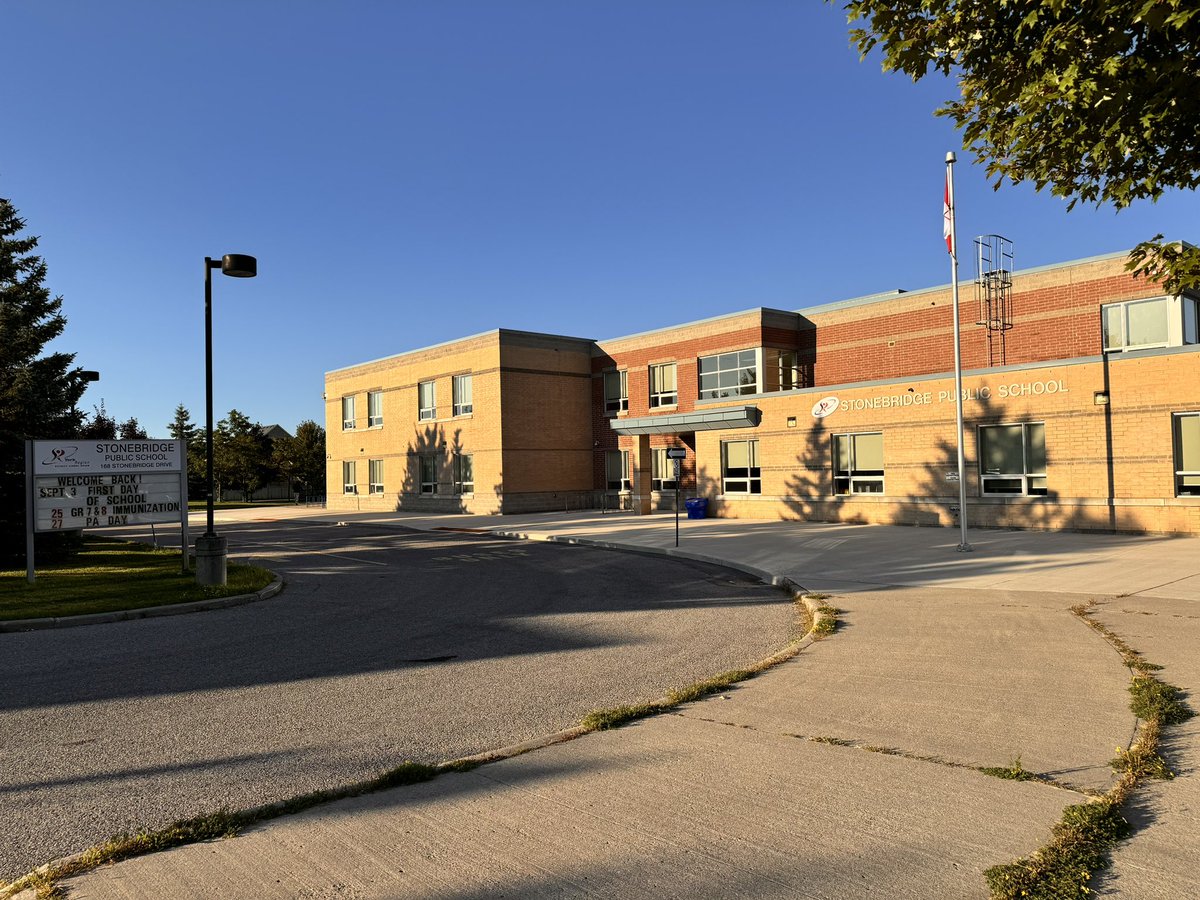 Welcome back wolves! 🐺🚸✏️🥰 <a href="/StonebridgePS/">StonebridgePS</a> First day back! How exciting!