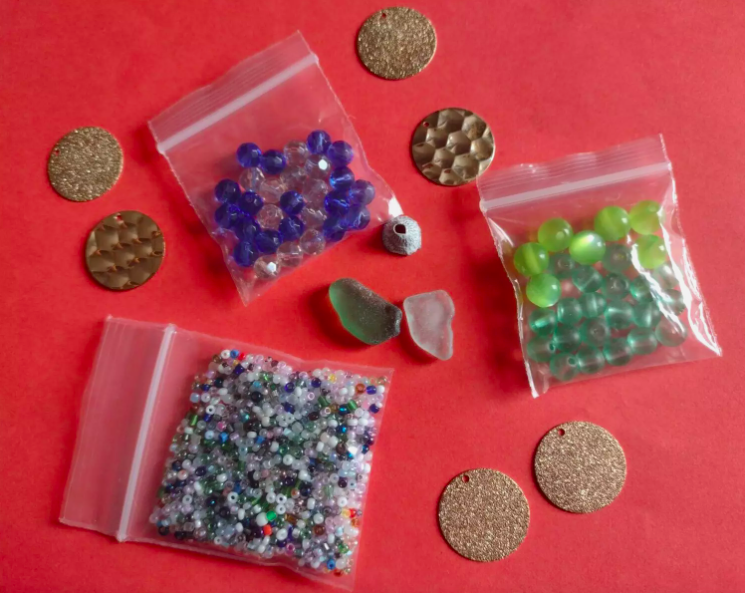 InessaW29's tweet photo. Check out COLOURFUL BEADS ETHNIC Gold tone Beads SEA GLASS FOR CRAFTS UK seller
https://t.co/kaauWZWyao
#MHHSBD #green #blue #beader #GOLDEN #Project2025 #craftshout #embroidery #fashion #decorations #beading #present #HOBBYLAND https://t.co/pBFgfX8I4n