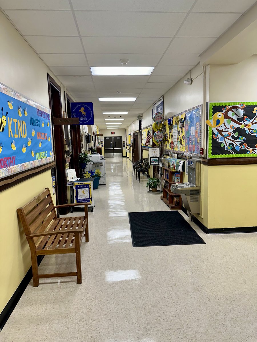 HTSD_Greenwood's tweet photo. Welcome to the 2024-25 School Year!🎓📚We Are So Happy to See You😃 Thursday 8:45 am-1:15 pm👩🏽‍🎓👨🏻‍🎓👩🏼‍🎓👨🏾‍🎓⁦@WeAreHTSD⁩ #LearnAndGrowLetTheKnowledgeFlow #NationalSchoolOfCharacter #6CoreValues💙💛 https://t.co/YUP6dUDbTG