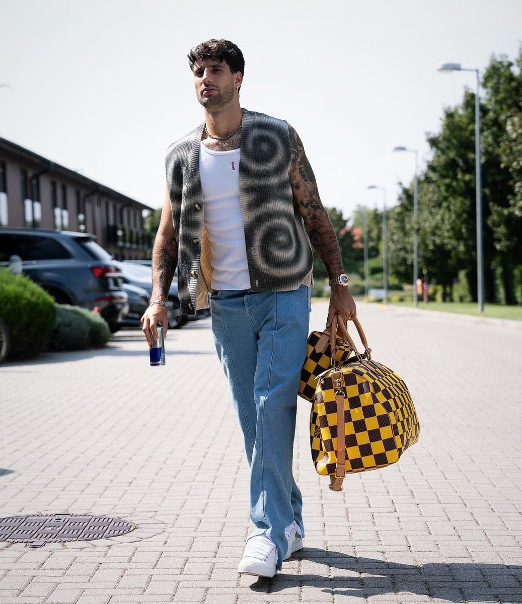 _Szoboszlai's tweet photo. Szobo arriving for international duty. 🇭🇺 https://t.co/RahcbbbMn1